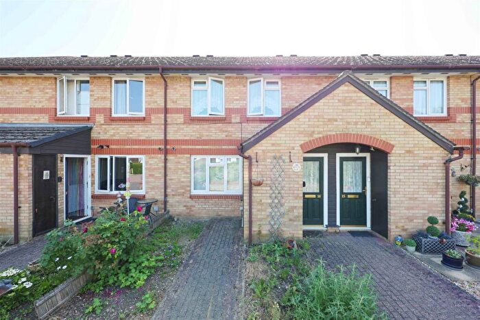 1 Bedroom Maisonette For Sale In Magnolia Court, Auriol Drive, Uxbridge, UB10