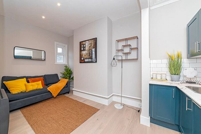 4 Bedroom Flat To Rent In London Road, Brighton, Hy, United Kingdom, BN1