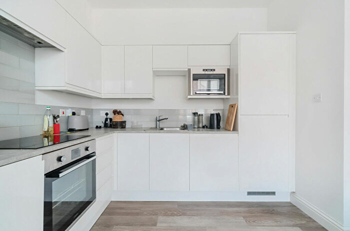 1 Bedroom Apartment For Sale In High Street, Sittingbourne, Kent, ME10