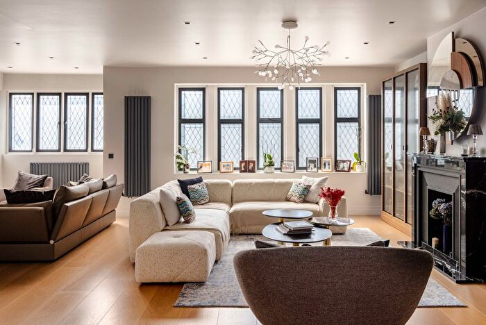 5 Bedroom Semi Detached House For Sale In Vale Close, London, W9