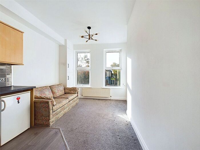 1 Bedroom Flat To Rent In Heath Road, Twickenham, TW1