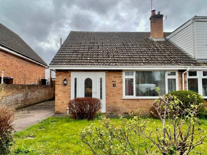 2 Bedroom Semi-Detached House To Rent In Ffordd Naddyn, LL28