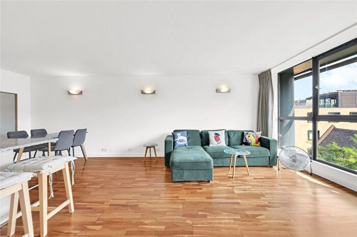 2 Bedroom Flat To Rent In City Pavilion, EC1M