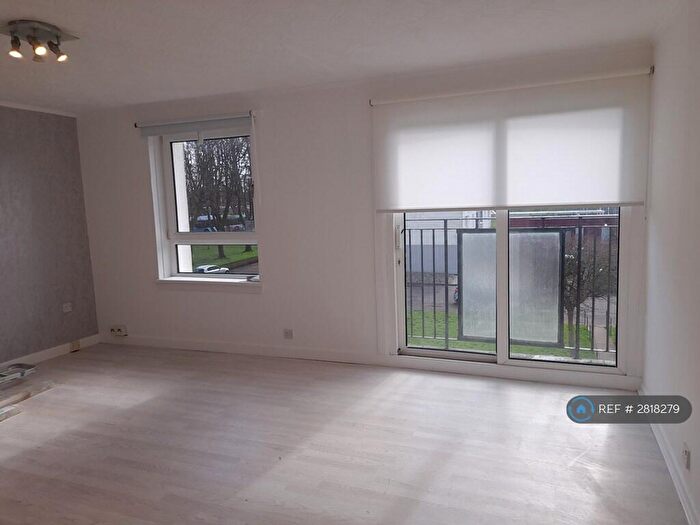 3 Bedroom Maisonette To Rent In Gorget Quadrant, Glasgow, G13