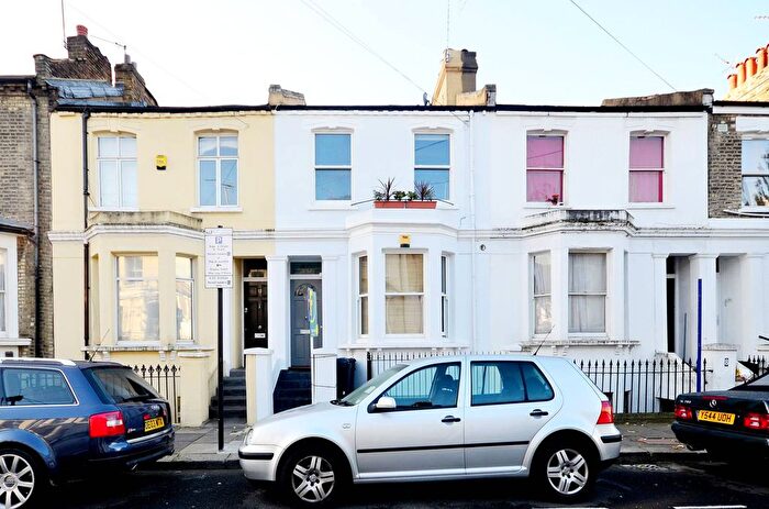 2 Bedroom Flat To Rent In Tadmor Street, Shepherd's Bush, London, W12