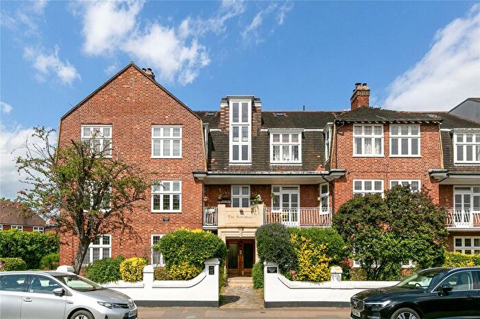 2 Bedroom Flat For Sale In The Gateways, Park Lane, Richmond, TW9