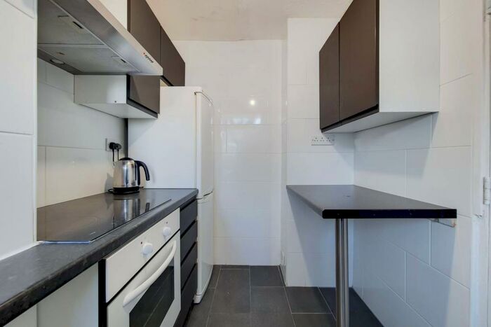 2 Bedroom Flat To Rent In Loughborough Street, Kennington, London, SE11