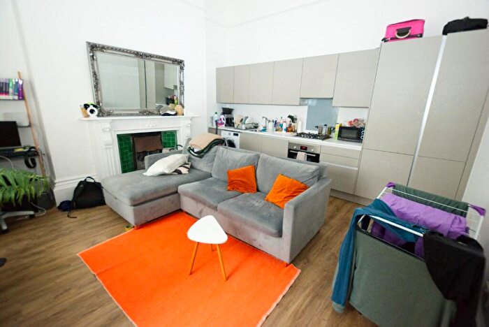 1 Bedroom Flat To Rent In Brunswick Square, Hove, East Sussex, BN3