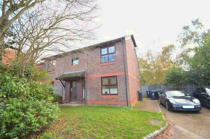 1 Bedroom Apartment To Rent In Bedroom Apartment St Floor In Goldsworth Park, GU21