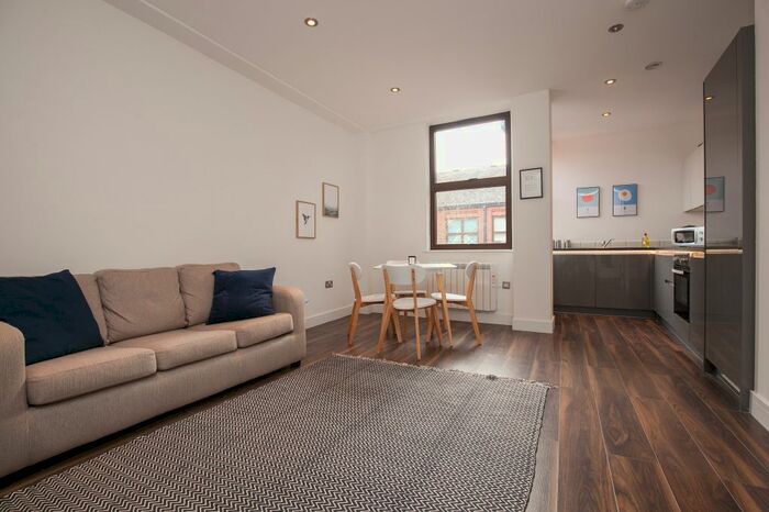 2 Bedroom Flat To Rent In New Street, Basingstoke, RG21