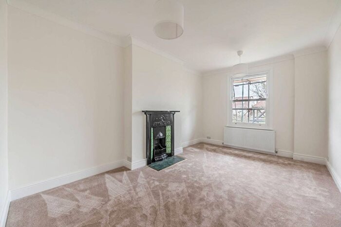 2 Bedroom Maisonette To Rent In Cunningham Park, Harrow, HA1