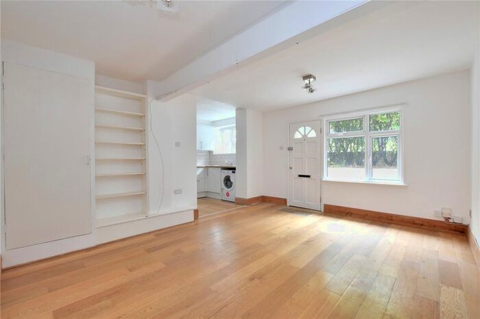 Studio To Rent In Lee High Road, Lee, London, SE12