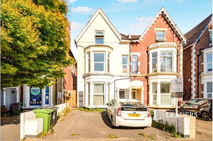 2 Bedroom Flat To Rent In Victoria Road South, PO5