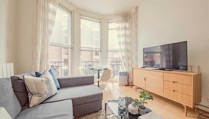 2 Bedroom Flat To Rent In Nottingham Place, London, W1U