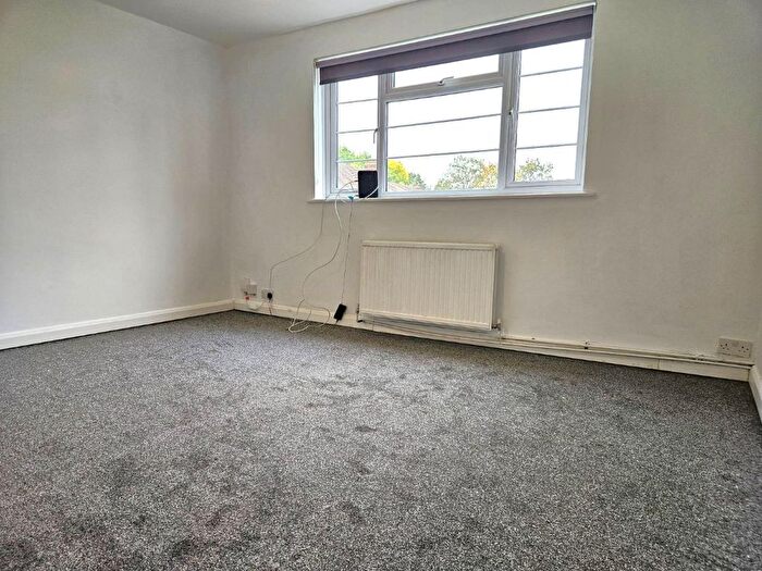 2 Bedroom Flat To Rent In Manor Road, Twickenham, TW2