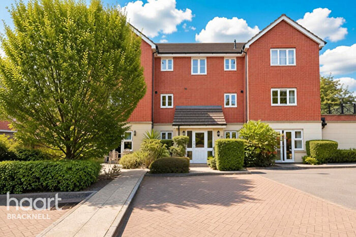 2 Bedroom Apartment For Sale In Waterloo Road, Crowthorne, RG45