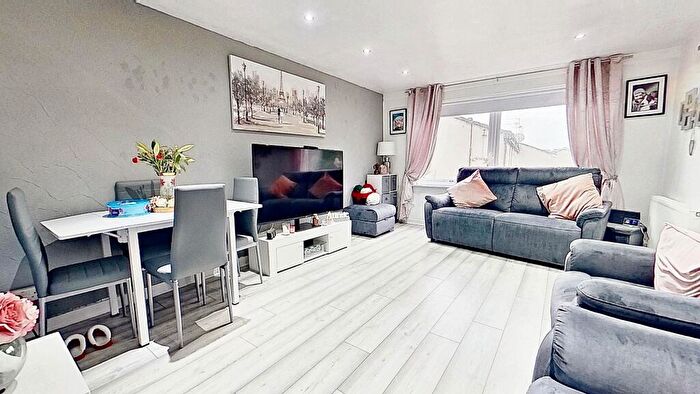 3 Bedroom Terraced House For Sale In Hillview Place, Broxburn, EH52