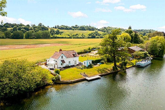 3 Bedroom Detached House For Sale In Spade Oak Reach, Cookham, Berkshire, SL6