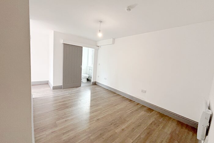 3 Bedroom Apartment To Rent In Beech Grove, PR1