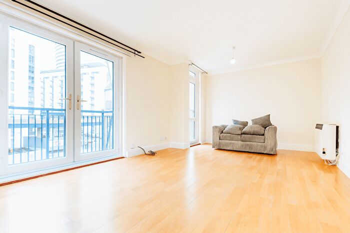 2 Bedroom Flat To Rent In Peninsula Court, Canary Wharf, E14