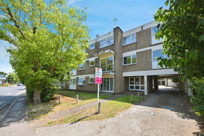 2 Bedroom Apartment For Sale In Brocket Road, Hoddesdon, EN11
