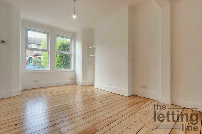 4 Bedroom House To Rent In Evesham Road, London, N11