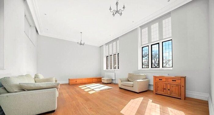 2 Bedroom Flat To Rent In Courtyard House, Mill Hill, NW7