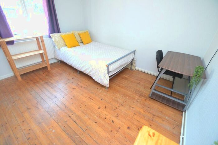3 Bedroom Detached House To Rent In Oliver Close, Arboretum, Nottingham, NG7