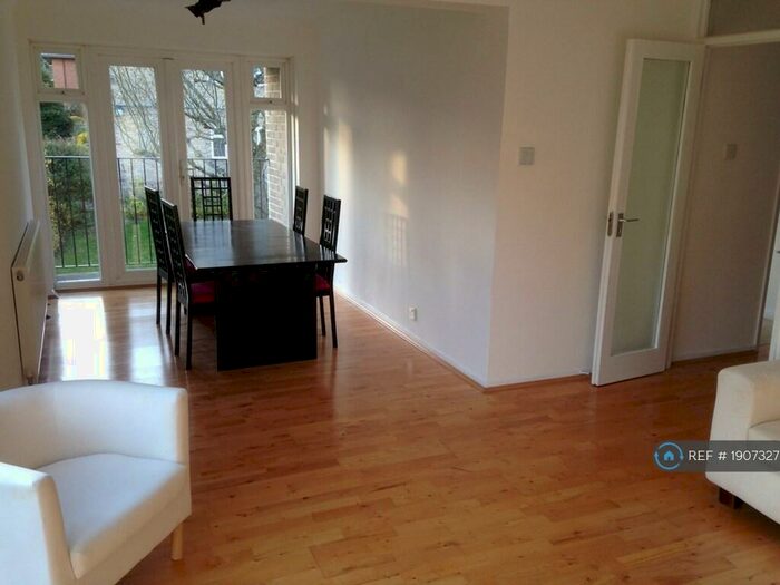 2 Bedroom Flat To Rent In Delroy Court, London, N20