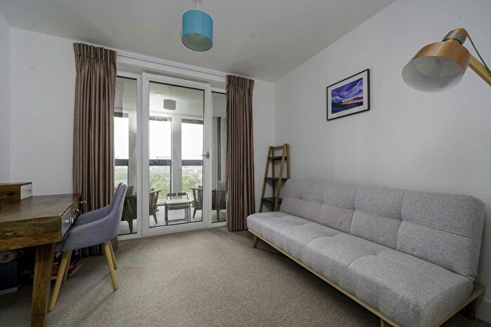 2 Bedroom Flat To Rent In Blackfriars Road, London, SE1