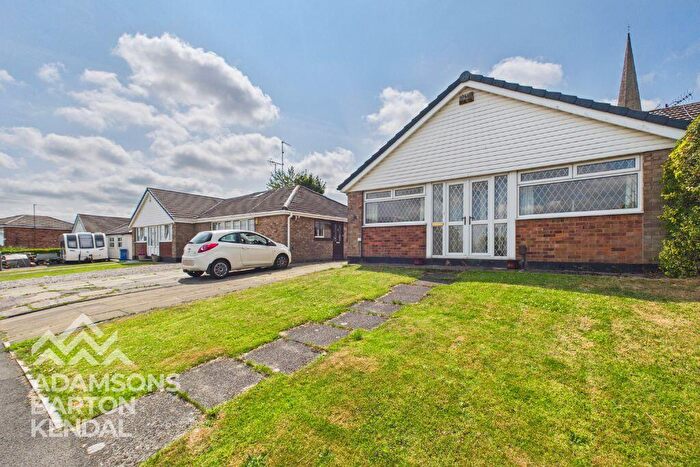 2 Bedroom Bungalow For Sale In Hillside Walk, Shawclough, OL12