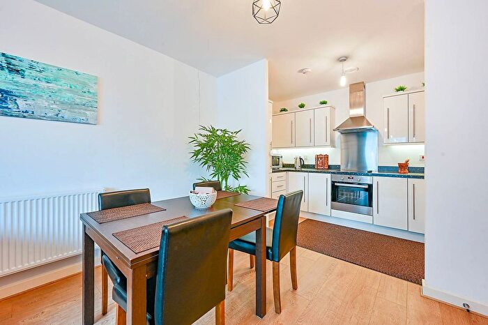 1 Bedroom Flat For Sale In Ealing Road, Brentford, TW8