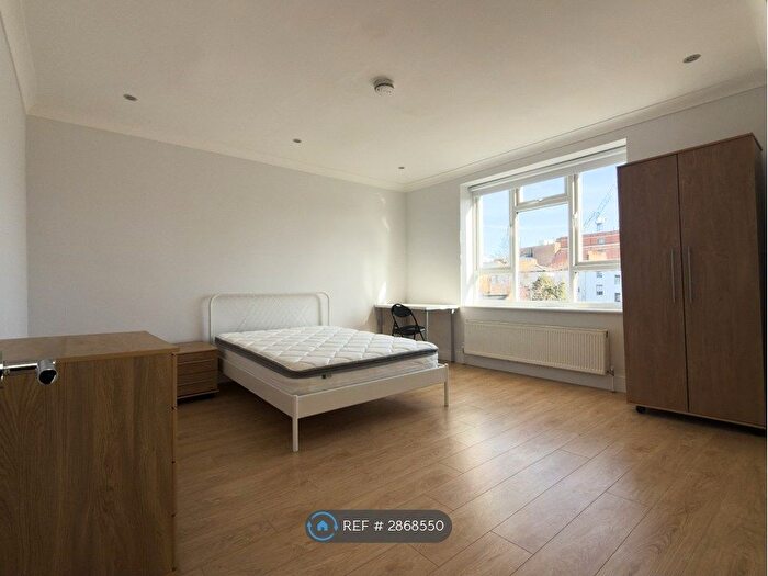1 Bedroom Flat To Rent In Camden Road, London, NW1