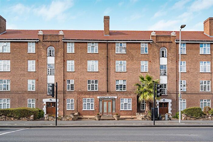 2 Bedroom Flat For Sale In London Road, Kingston Upon Thames, KT2