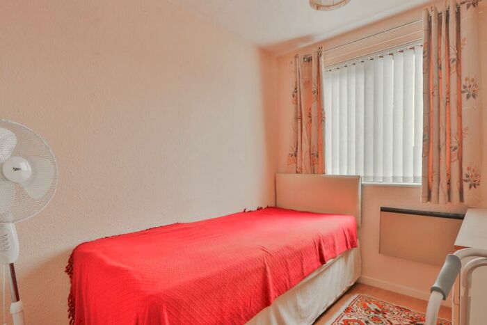 2 Bedroom Apartment For Sale In Waddington Court, Cottingham Road, Hull, HU5