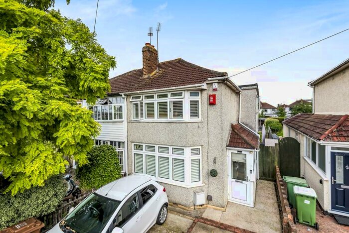 3 Bedroom Semi-Detached House To Rent In Fairwater Avenue Welling, DA16