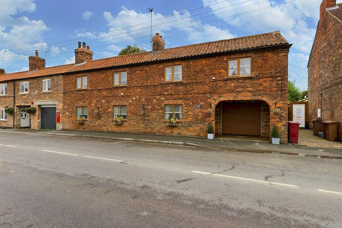 4 Bedroom End Of Terrace House For Sale In Main Street, Thornton Curtis, Ulceby, North Lincolnshire DN39