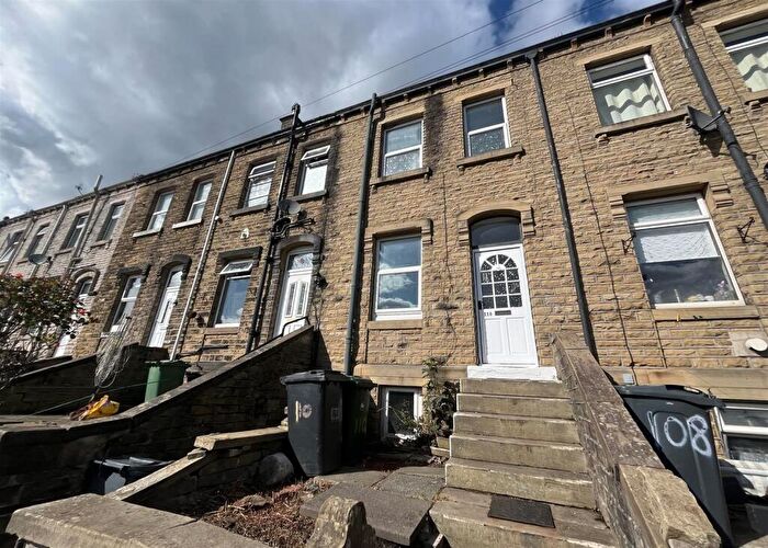 4 Bedroom Terraced House For Sale In Lowergate, Huddersfield, HD3