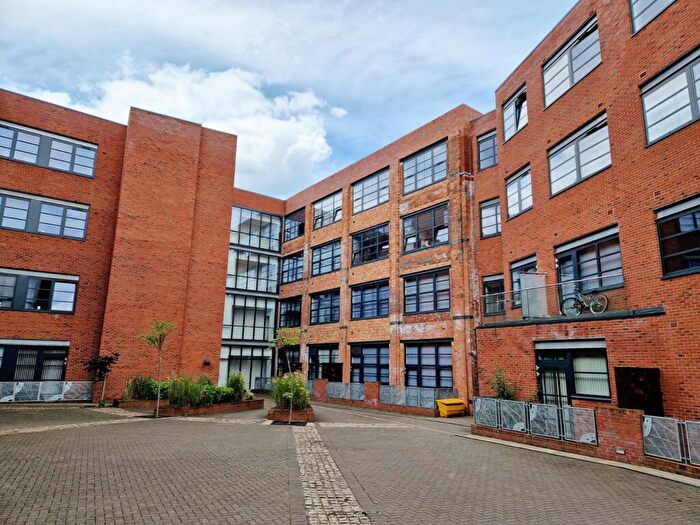 2 Bedroom Flat To Rent In Kettleworks, Pope Street, Birmingham, West Midlands, B1