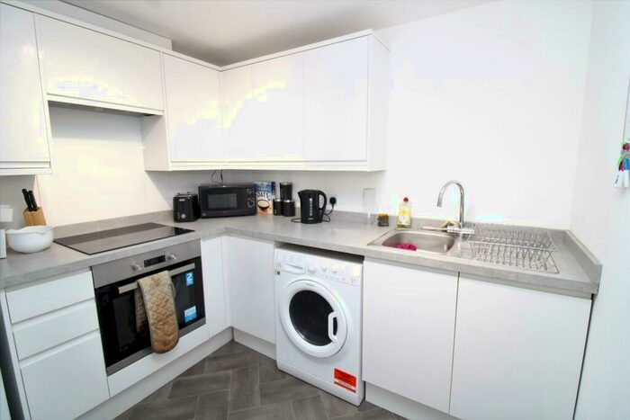 Flat To Rent In South Coast Road, Peacehaven, BN10