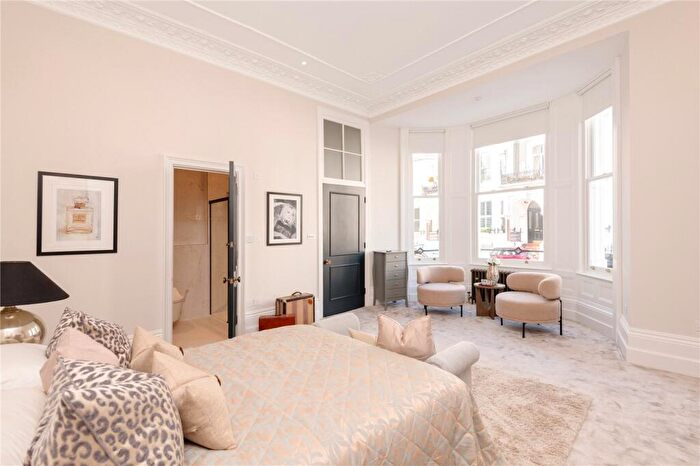 2 Bedroom Apartment To Rent In Redcliffe Square, London, SW10