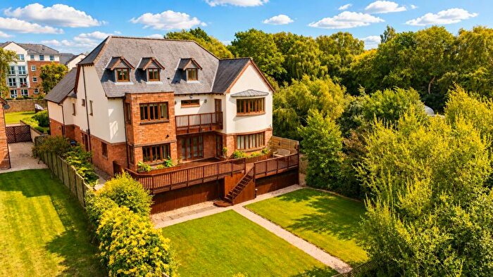 6 Bedroom House For Sale In Imperial Way, Bothwell, Glasgow, G71