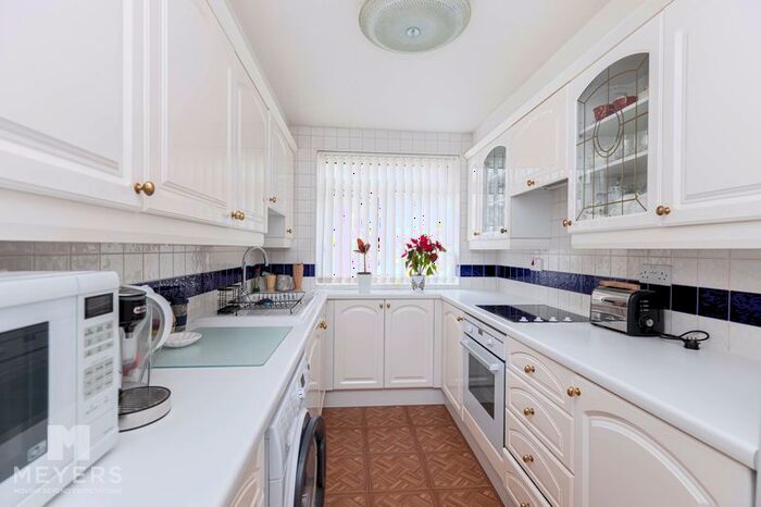 2 Bedroom Flat To Rent In Elizabeth Court, Grove Road, Bournemouth, BH1