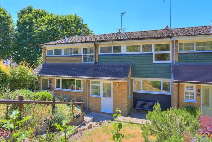 3 Bedroom Property To Rent In Willow Way, Harpenden, Hertfordshire, AL5