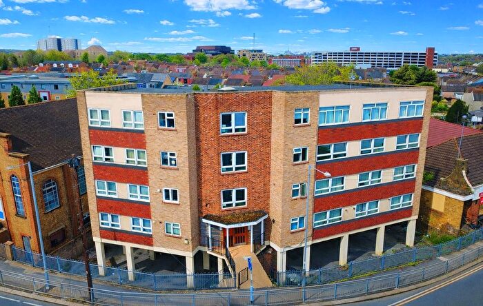 2 Bedroom Flat To Rent In Clarence Court, Grays, RM17