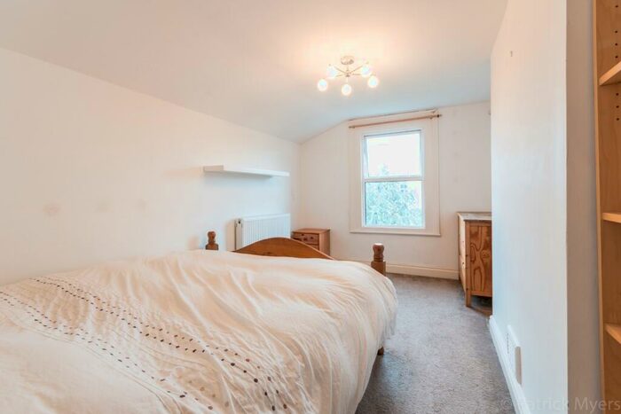 4 Bedroom Semi-Detached House To Rent In Ashbourne Grove London, SE22