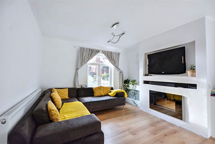 3 Bedroom Town House For Sale In Victoria Street, Ilkeston, DE7