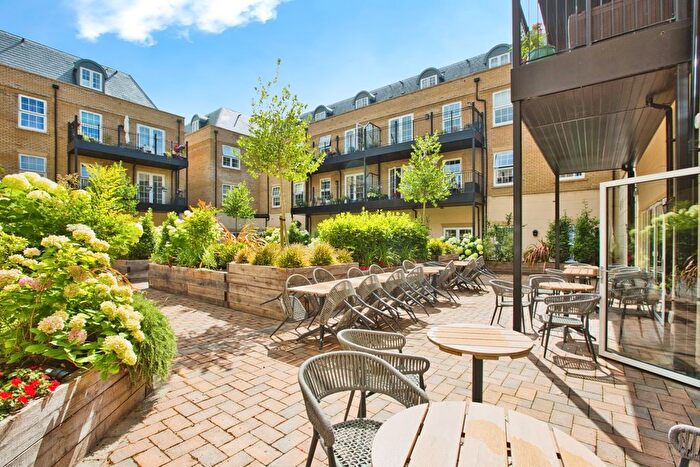2 Bedroom Flat For Sale In Canon Woods Close, Sherborne, Dorset, DT9