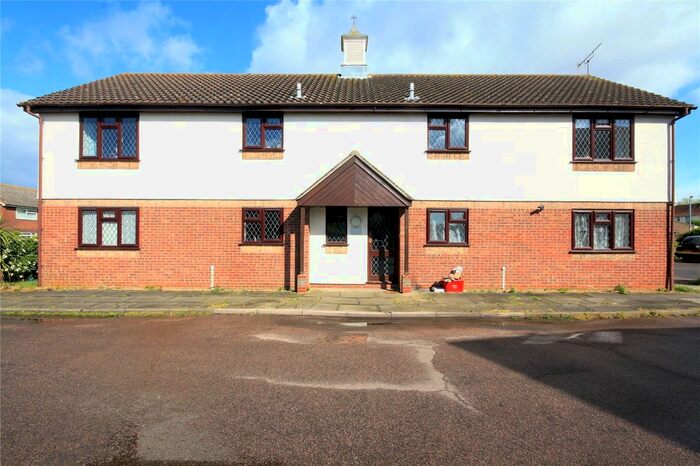 2 Bedroom Flat To Rent In Stourview Avenue, Mistley, Manningtree CO11