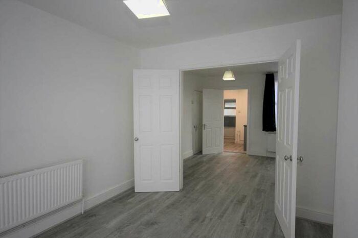 3 Bedroom Terraced House To Rent In 3 Bedroom House- Kensington Road, Reading, RG30